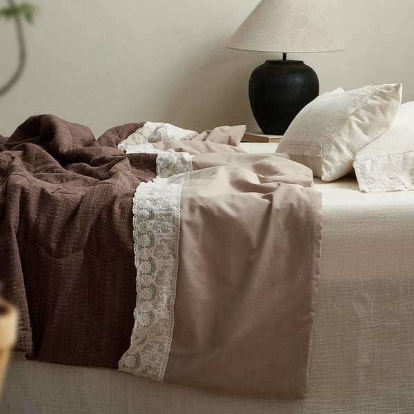 Cotton Quilt with Lace Trim – Soft Textured Bed Blanket for All Seasons / Red & Brown