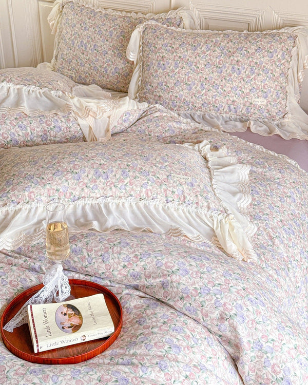 Delicate Floral Lace Ruffled Bedding Set / Purple