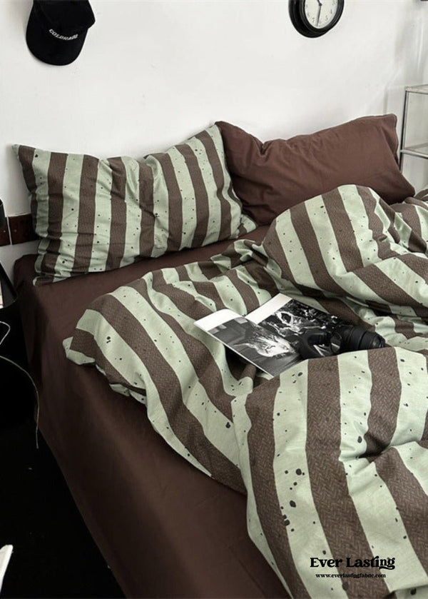 Liam Striped Bedding Set / Brown