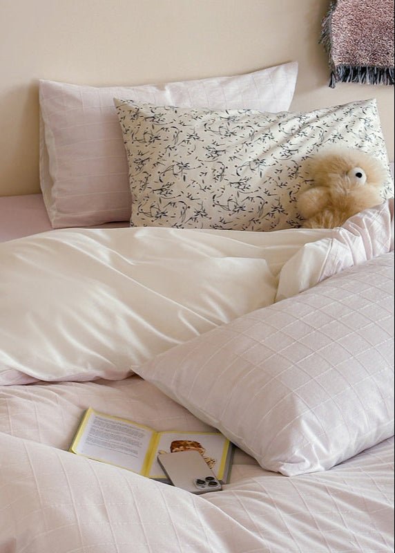 Lucy Gingham Textured Bedding Set / Blue (with Pillowcase Mixed Floral)